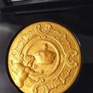 Pat McGrath Labs highlighter